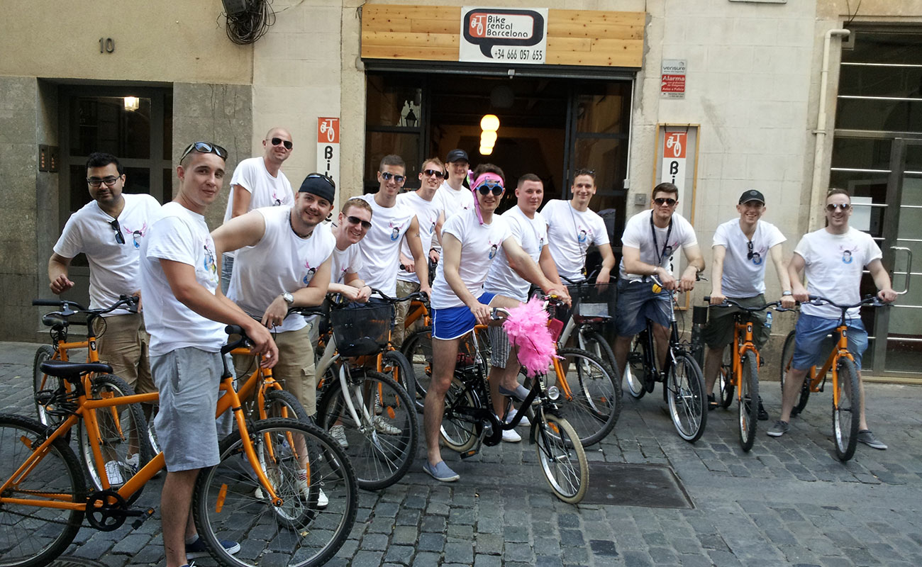 Bike tour in front of Bike Rental Barcelona Shop